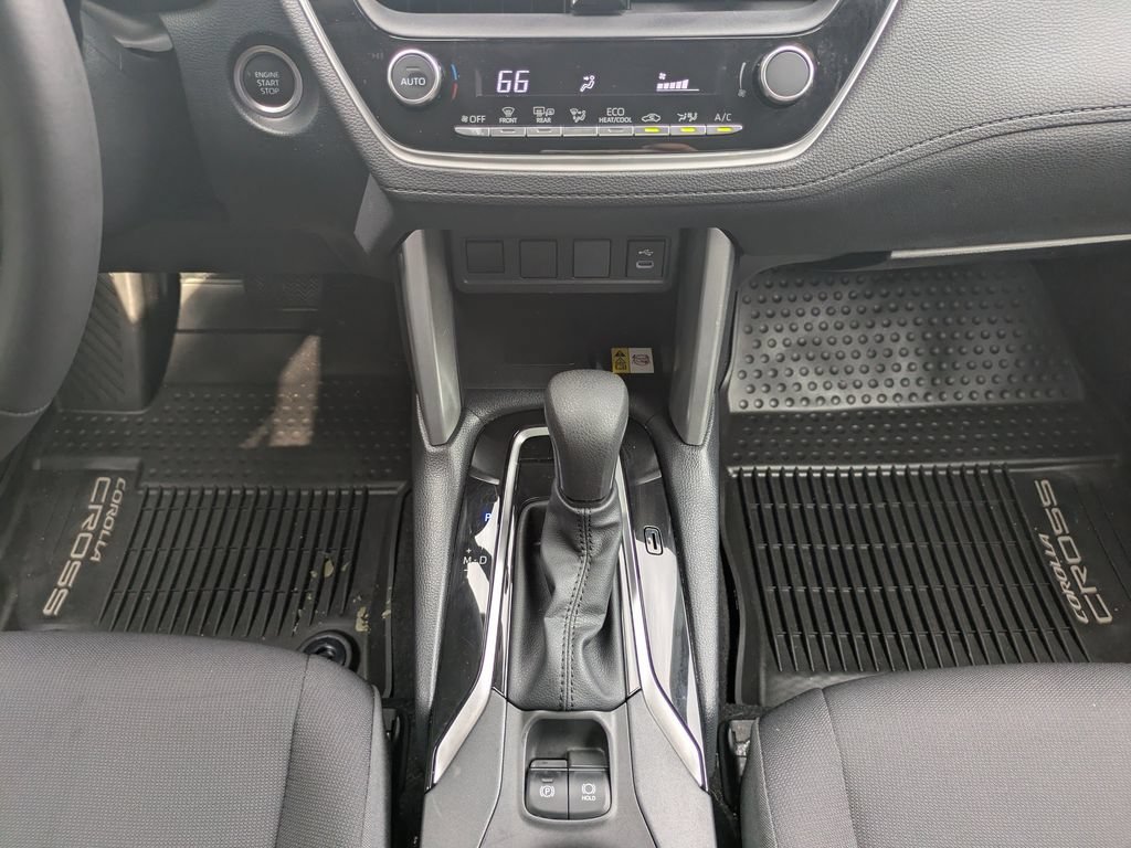 Used 2023 Toyota Corolla Cross LE AWD/4WD image 19