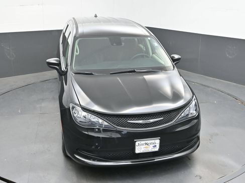 Used 2023 Chrysler Voyager LX FWD image 30