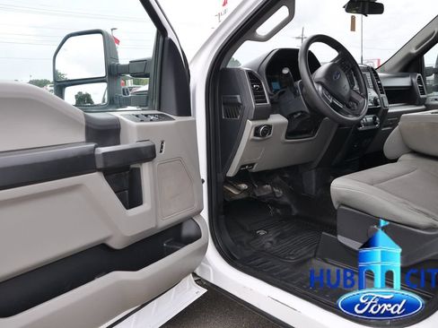 Used 2022 Ford F250 XL w/ Power Equipment Group AWD/4WD image 11