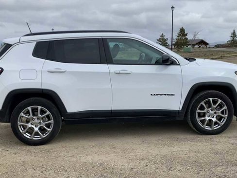 Used 2022 Jeep Compass Latitude image 9