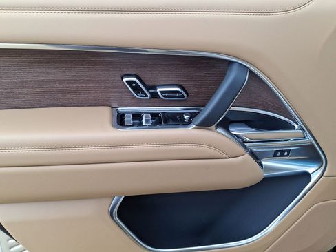 New 2025 Land Rover Range Rover SE image 18