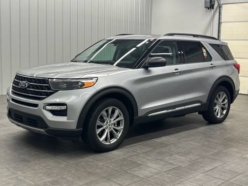 Used 2021 Ford Explorer XLT w/ Equipment Group 202A AWD/4WD image 5