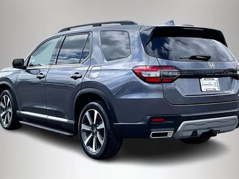 Used 2023 Honda Pilot Touring image 4