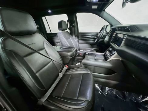 Used 2023 GMC Yukon XL Denali AWD/4WD image 25