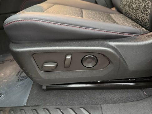 Used 2024 Chevrolet Colorado Z71 w/ Z71 Convenience Package 2 image 7