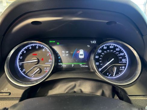 Used 2019 Toyota Camry XLE FWD image 16