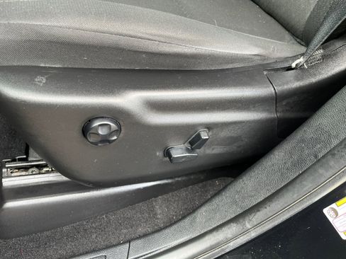 Used 2019 Jeep Grand Cherokee Laredo image 15