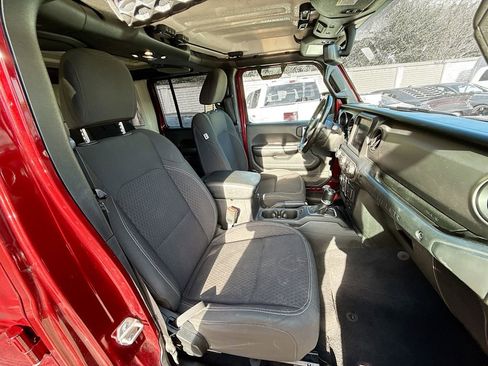 Used 2021 Jeep Wrangler Unlimited Sport image 32