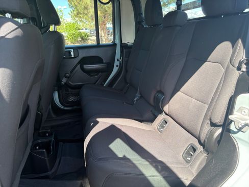 Used 2023 Jeep Gladiator Sport AWD/4WD image 34