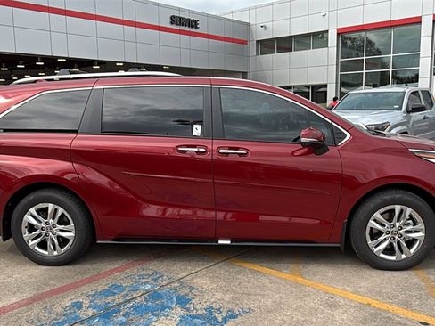 New 2026 Toyota Sienna Limited image 6