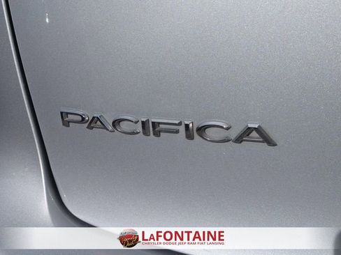 Certified 2024 Chrysler Pacifica Touring-L image 10