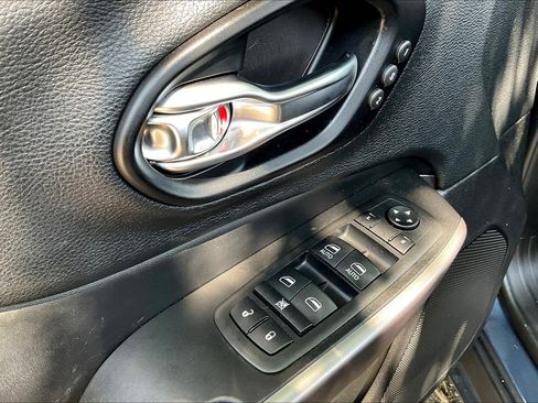 Certified 2021 Jeep Cherokee Limited image 31