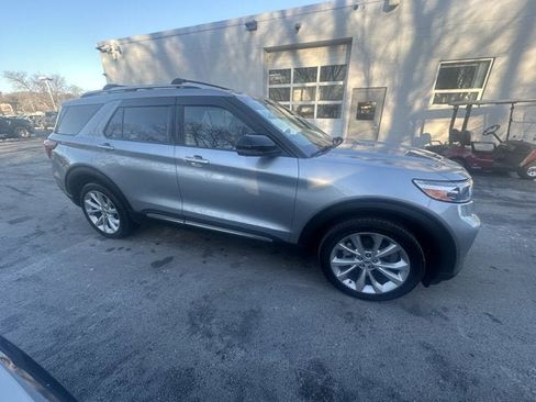 Used 2022 Ford Explorer Platinum w/ Equipment Group 601A image 4