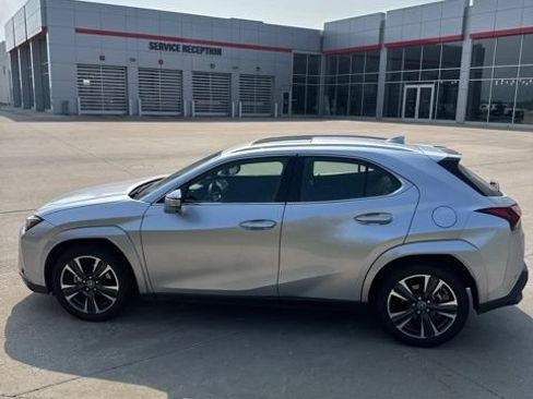 Used 2026 Lexus UX 300h AWD w/ Accessory Package (2T) image 7