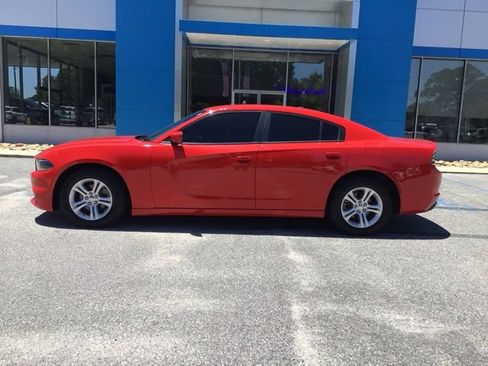 Used 2022 Dodge Charger SXT RWD image 3