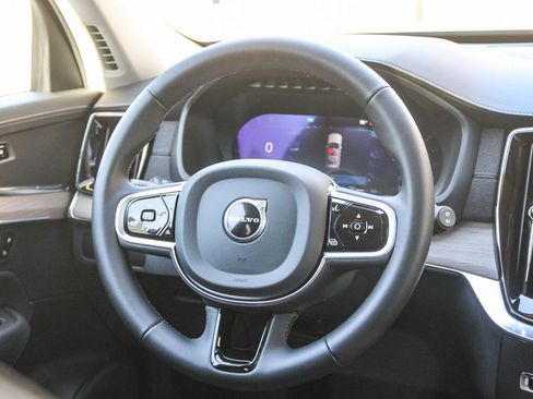 Used 2025 Volvo XC90 B5 Plus image 16