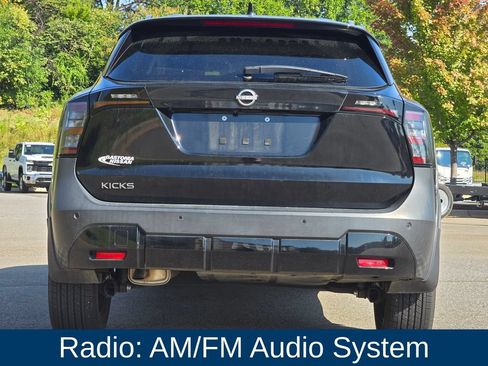 Used 2025 Nissan Kicks SV w/ SV Premium Package FWD image 3