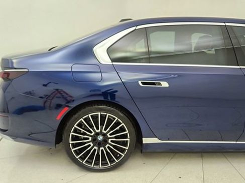 Used 2025 BMW i7 eDrive50 w/ Executive Package image 12