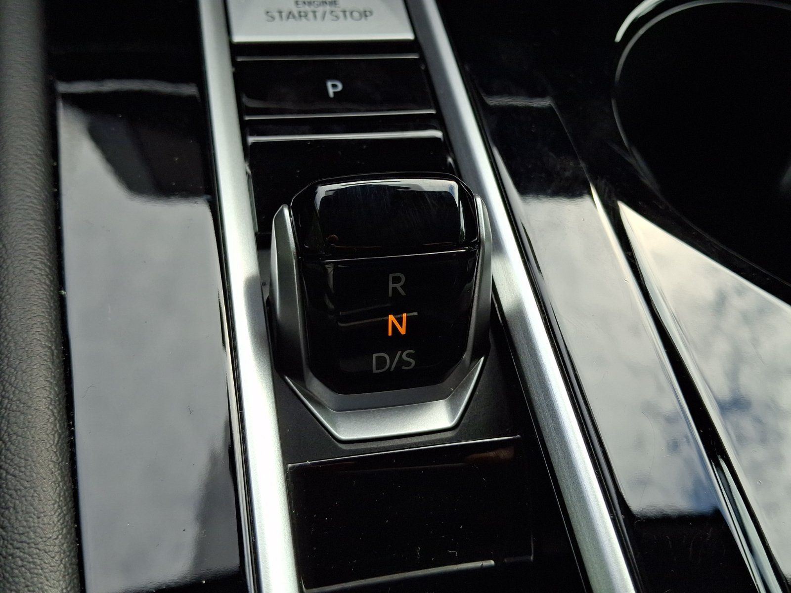 Certified 2024 Volkswagen Atlas SE AWD/4WD image 17