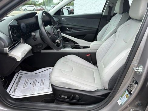 Used 2023 Hyundai Elantra Limited FWD image 13