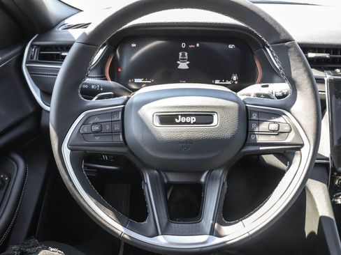 New 2025 Jeep Grand Cherokee Altitude image 27