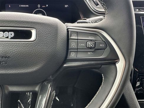 Used 2023 Jeep Grand Cherokee Laredo w/ Luxury Tech Group I image 12