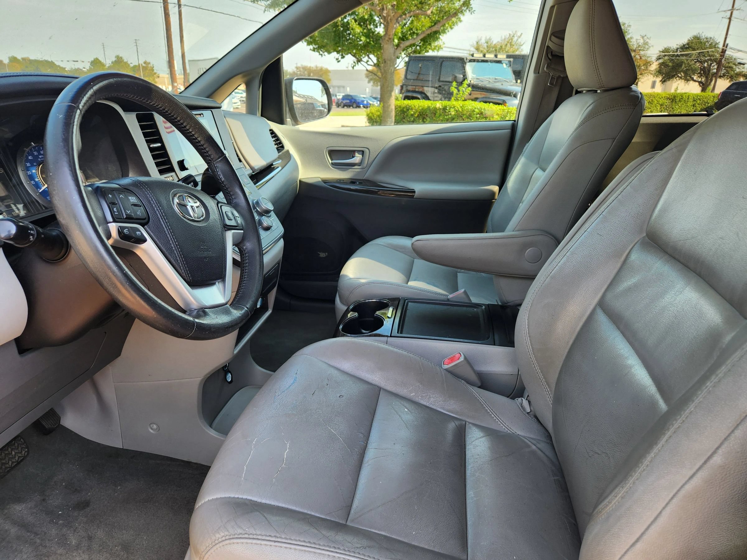 Used 2016 Toyota Sienna XLE FWD image 10