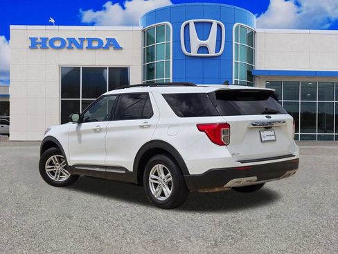 Used 2023 Ford Explorer XLT w/ Equipment Group 202A RWD image 5