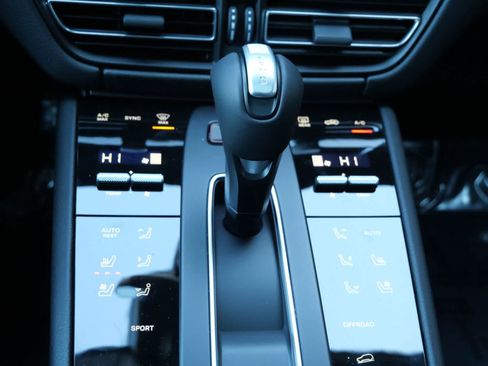 New 2026 Porsche Macan image 19