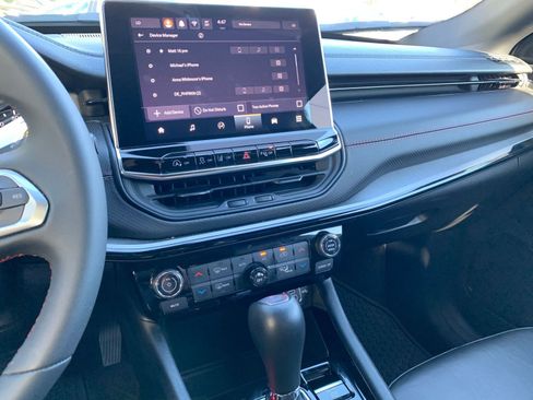 Used 2025 Jeep Compass Trailhawk image 18