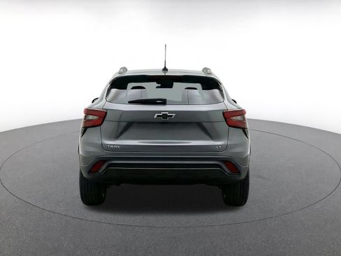 Used 2025 Chevrolet Trax LT FWD image 8