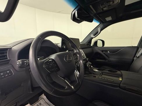 Used 2024 Lexus LX 600 4WD w/ Premium Package image 17