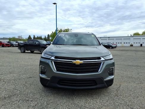 Used 2023 Chevrolet Traverse LT FWD image 2