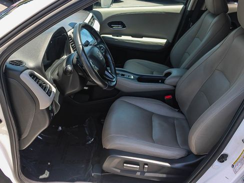 Used 2019 Honda HR-V Touring image 18