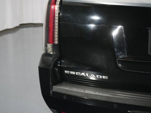 Used 2020 Cadillac Escalade Luxury image 22