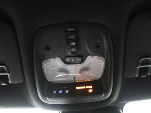 Used 2023 Chevrolet TrailBlazer RS w/ Convenience Package FWD image 34