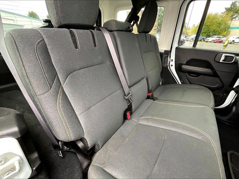 Used 2024 Jeep Wrangler Unlimited Sahara image 25