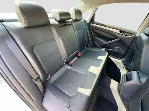 Used 2014 Volkswagen Passat 1.8T Wolfsburg Edition image 26