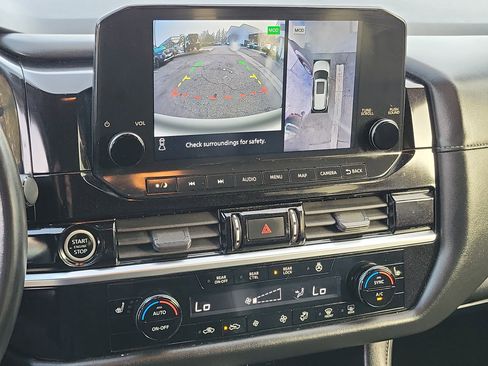 Used 2023 Nissan Pathfinder SL image 12