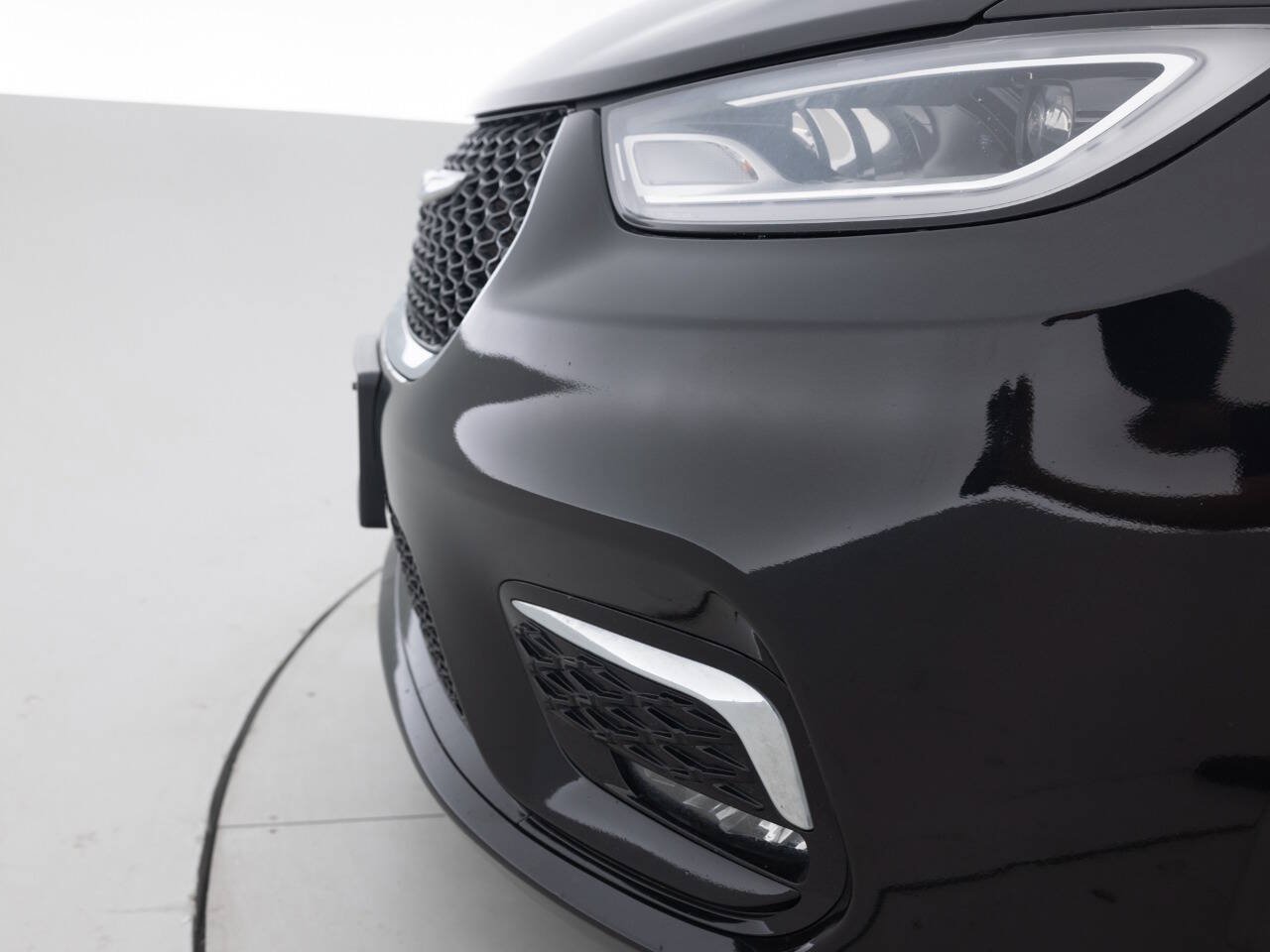 Used 2021 Chrysler Pacifica Touring FWD image 15