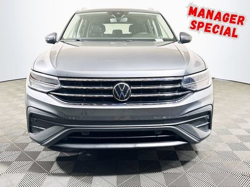 Used 2023 Volkswagen Tiguan SE FWD image 3