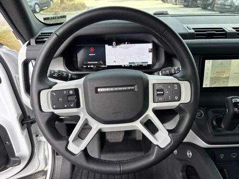 Used 2024 Land Rover Defender 110 S image 28