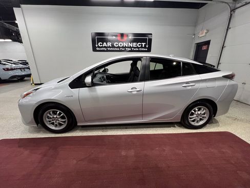 Used 2017 Toyota Prius Four image 16