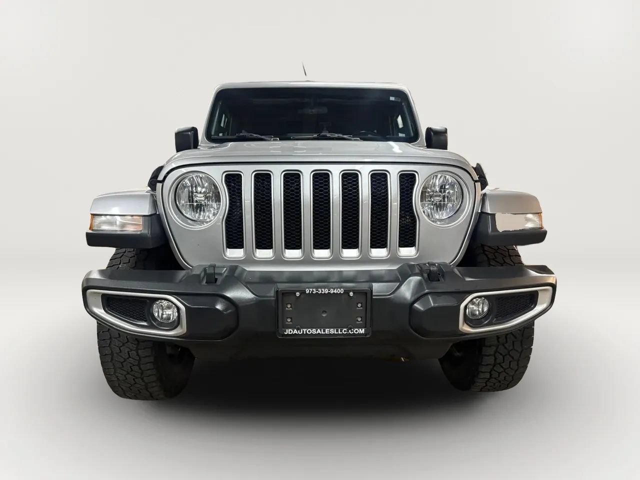 Used 2018 Jeep Wrangler Unlimited Sahara w/ Dual Top Group AWD/4WD image 3