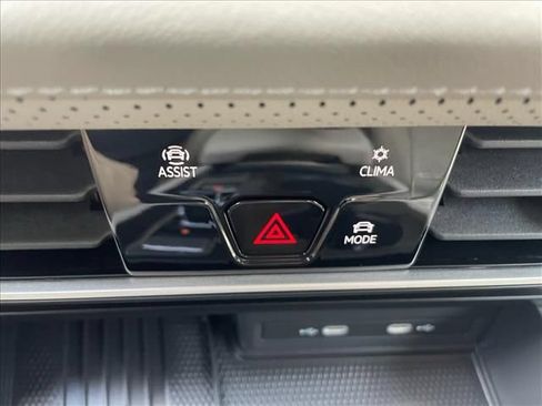 Used 2026 Volkswagen Atlas SE FWD image 14