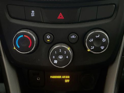 Used 2019 Chevrolet Trax LT FWD image 11