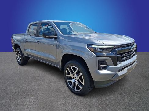 Used 2023 Chevrolet Colorado Z71 w/ Z71 Convenience Package 2 AWD/4WD image 3