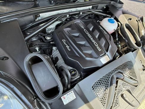 Used 2016 Porsche Macan Turbo AWD/4WD image 24