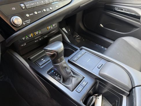 Used 2022 Lexus ES 300h w/ Premium Package image 13