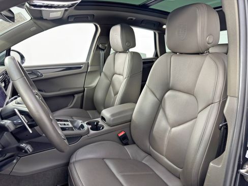 Used 2023 Porsche Macan image 38